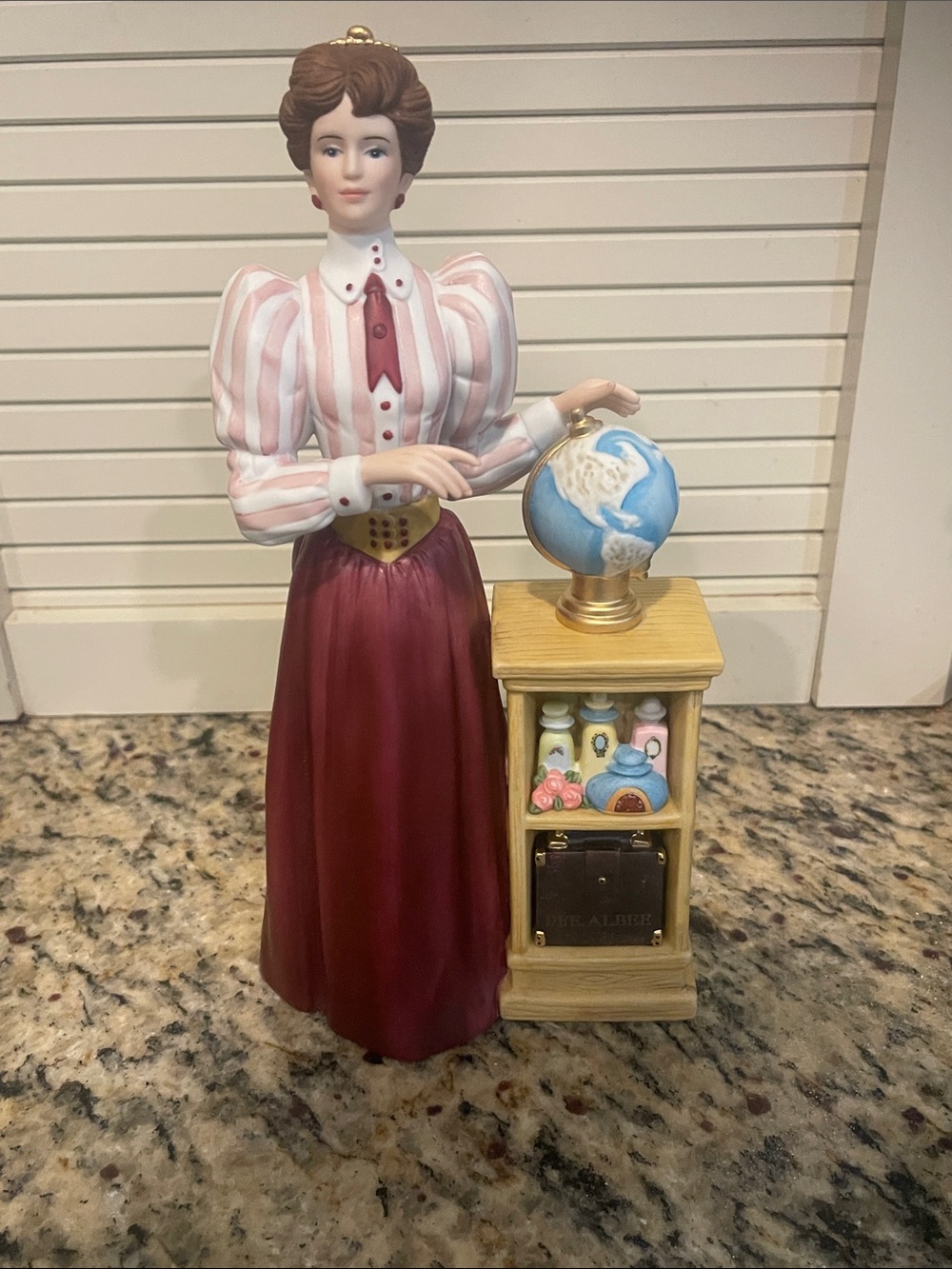 2010 Avon Mrs. Albee w/ Globe Presidents Club Porcelain Figurine Award 10"
